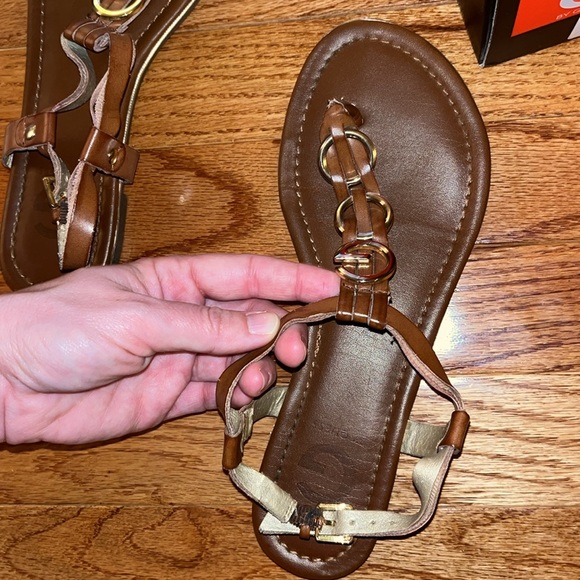 GUESS SANDALS - Picture 7 of 9